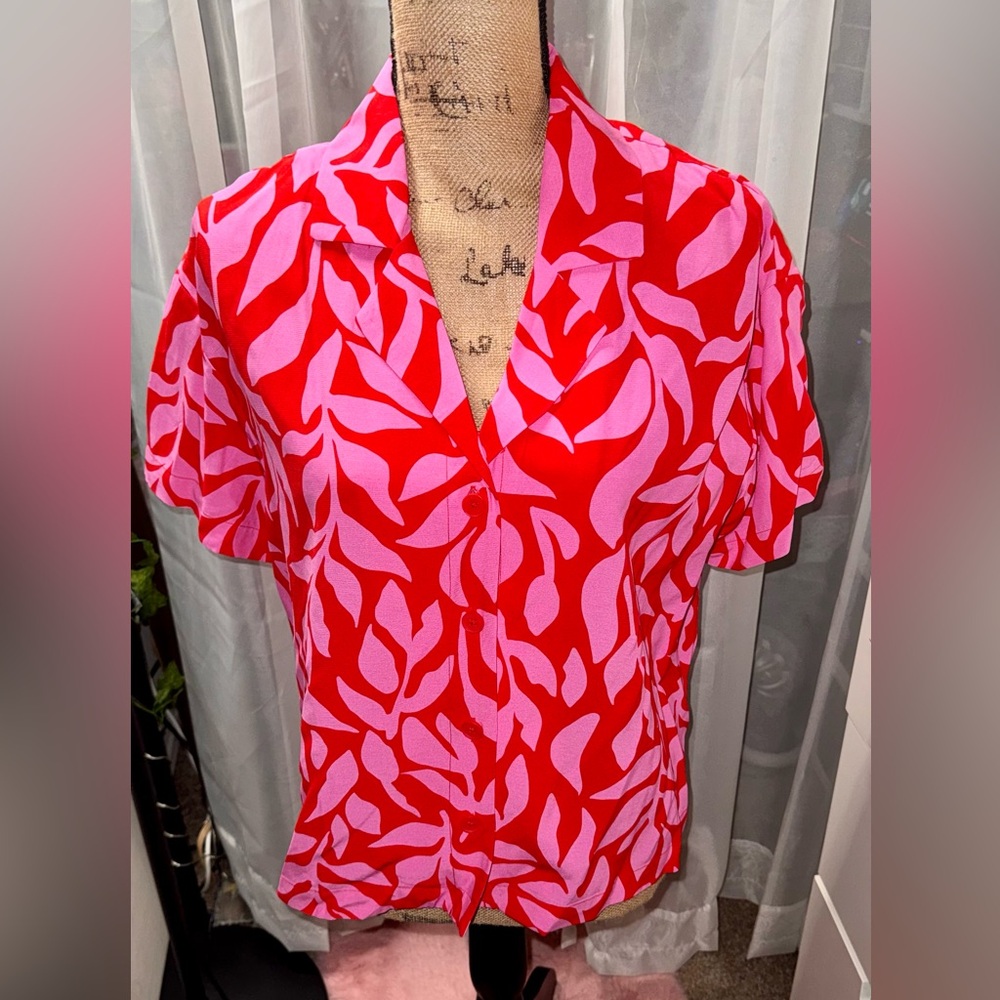 NWT Tropical Red and Pink Button Down Shirt S